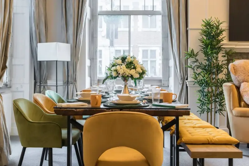 Chic Urban Haven in Mayfair